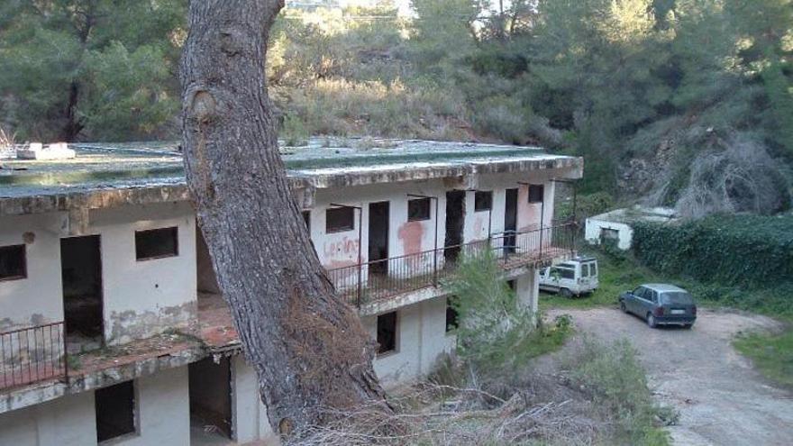Urbanismo en Ibiza: Sant Josep demolerá una estructura inacabada en el torrente de Cala Tarida