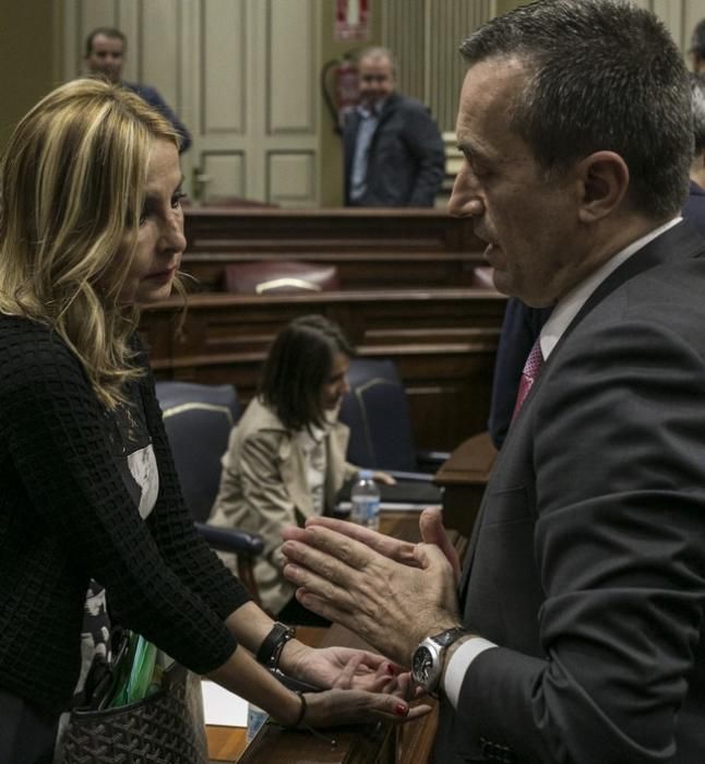 21/03/2017 POLÍTICA PARLAMENTO DE CANARIAS.  debate de la nacionalidad.el beso del pacto