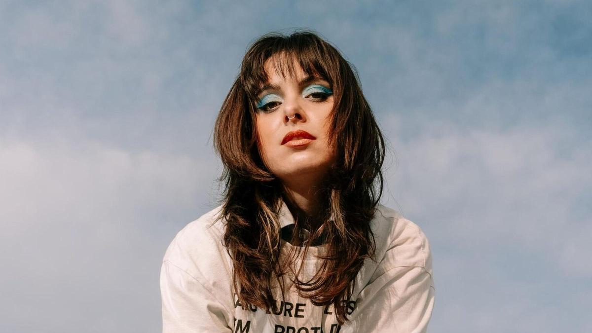 La cantautora vinarossenca Esther serà una de les artistes que actuaran a la Plaça de la Tanca de Vilafamés.