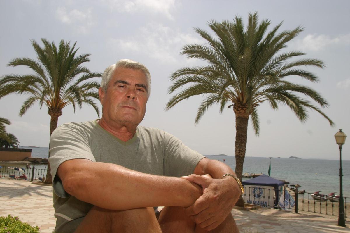 Gilberto Tur en la playa de ses Figueretes en 2017