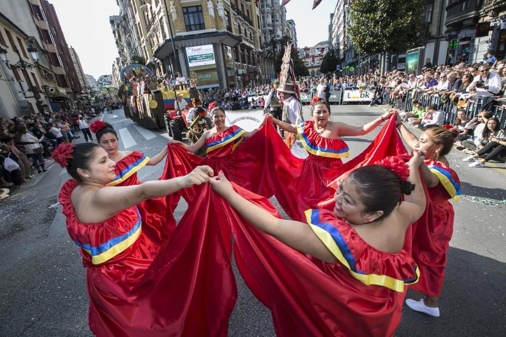 Oviedo celebra el desfile del Día de América en Asturias