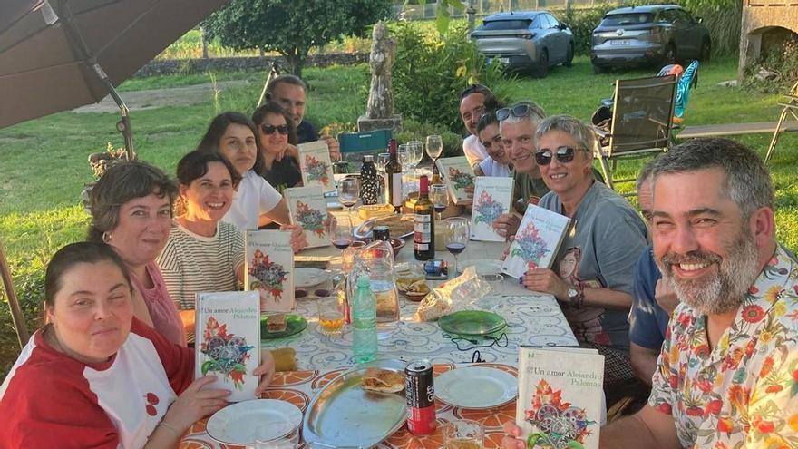 El club Lurpias de Vigo lee con mesa y mantel en Cuntis