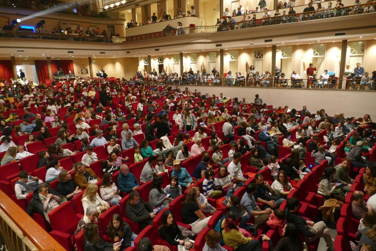 EN IMATGES | El musical 'El Fil Invisible' inicia la seva gira per Catalunya omplint el Teatre El Jardí de Figueres