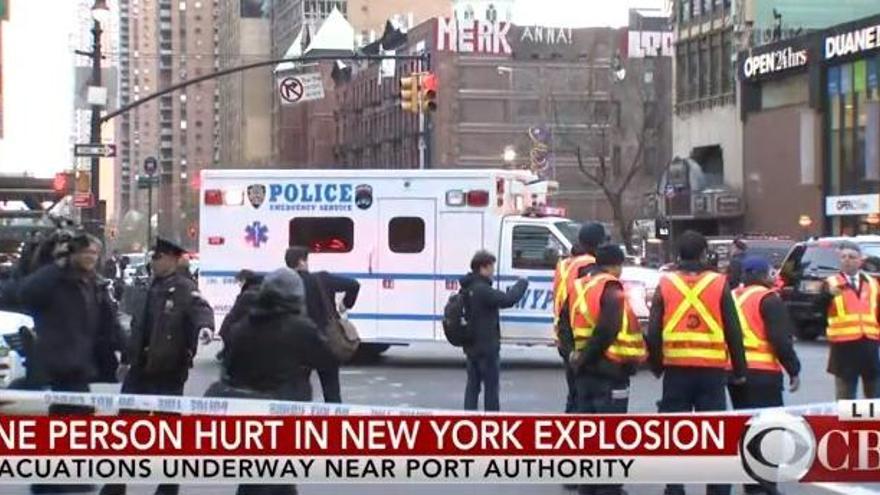 La policia investiga una explosió al centre de Nova York