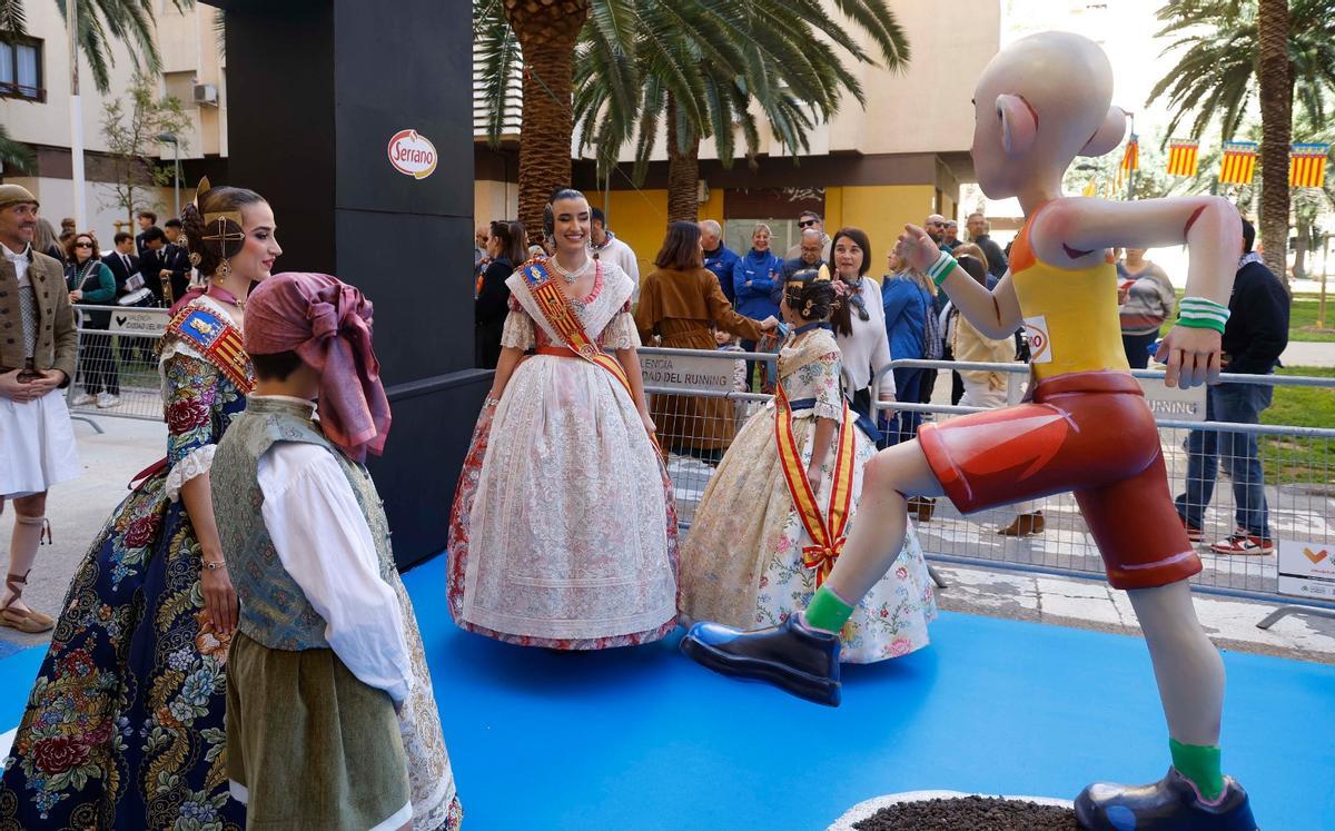 Inauguración de la falla Mestre Arambul Sanz, "la más larga de la historia", dedicada al Maratón Inauguración de la falla Mestre Arambul Sanz, "la más larga de la historia", dedicada al Maratón