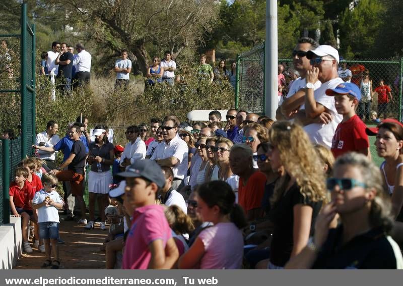 GALERÍA DE FOTOS- Bautista desata la locura peloteando con Ferrer en La Coma