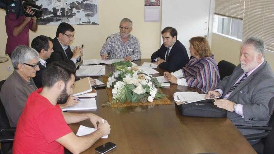 La reunión se celebró en dependencias de la Alcaldía. // S.Á.