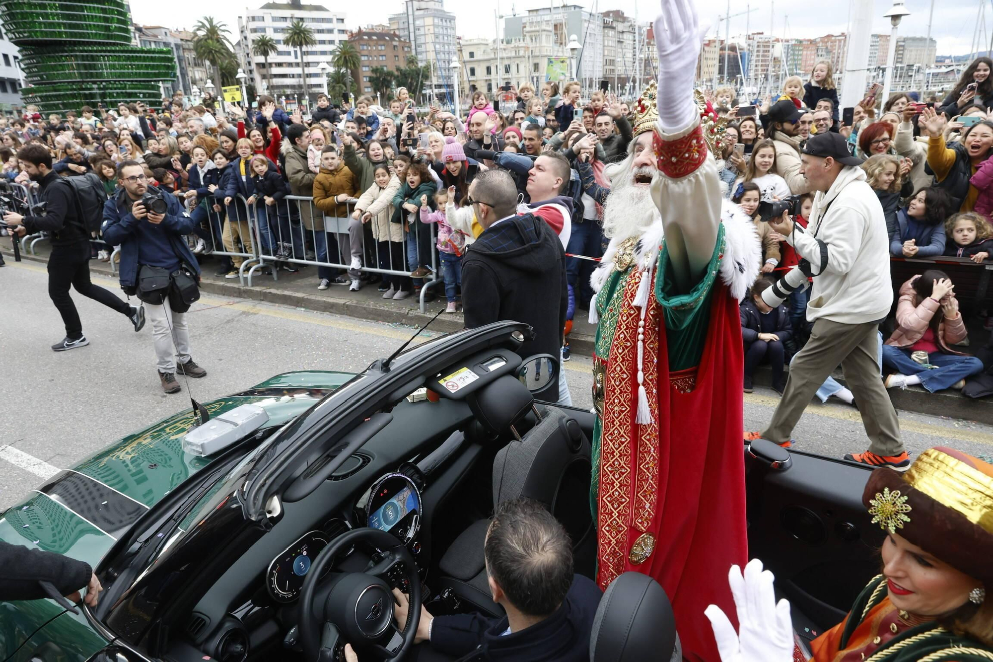 En imágenes: Los Reyes Magos desembarcan en Gijón
