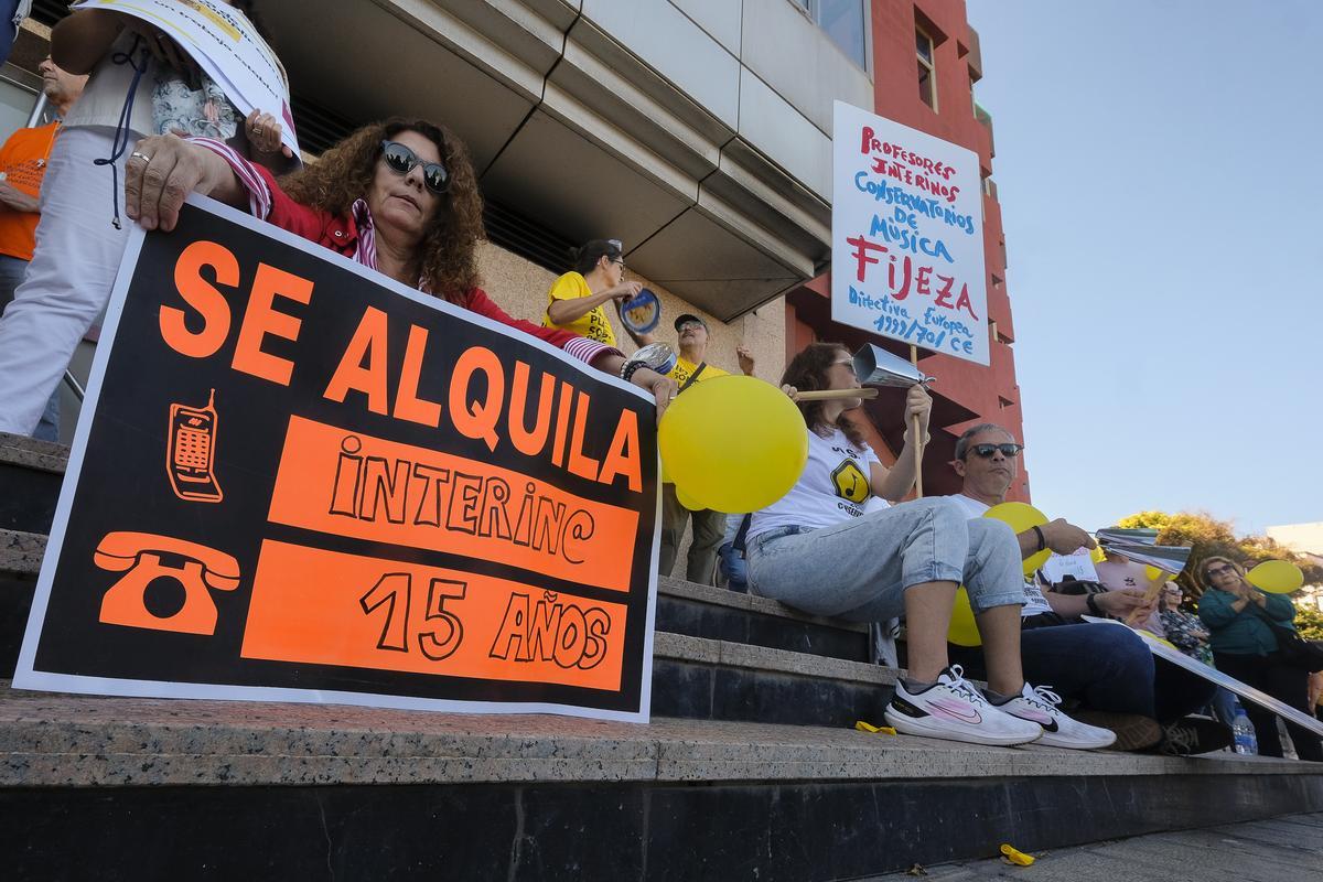 Manifestación de docentes interinos en la capital grancanaria.