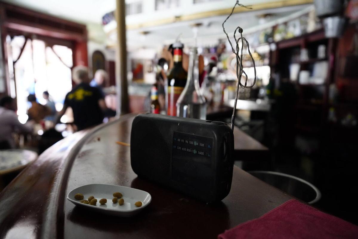 Informarse del apagón a través de la radio