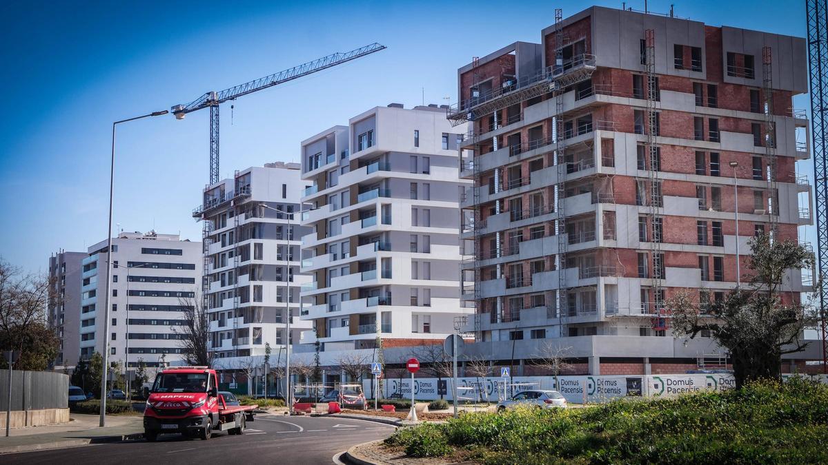 Viviendas en construcción en la avenida de Elvas.