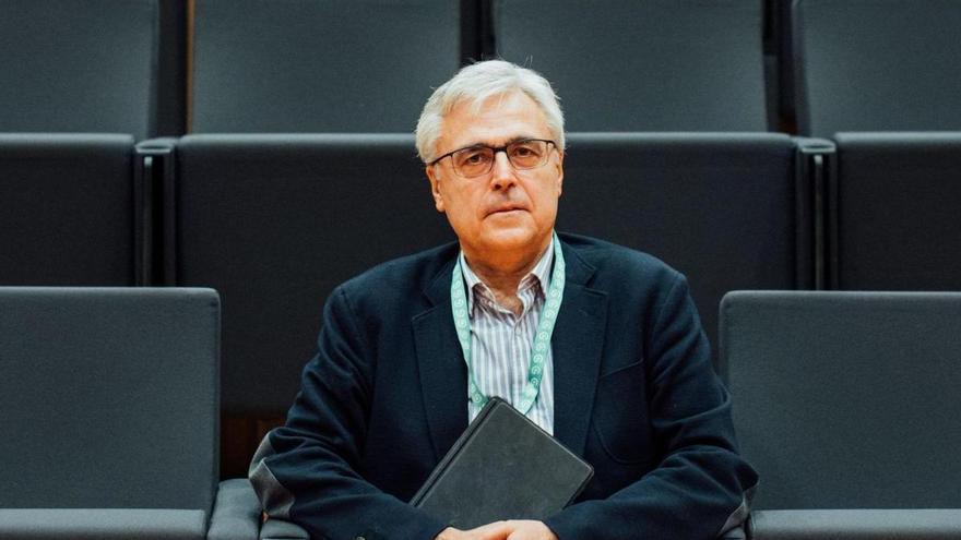 Jesús María Fernández Gómez, en el salón de actos del Hospital Universitario Central de Asturias (HUCA). | Carlos Mozo