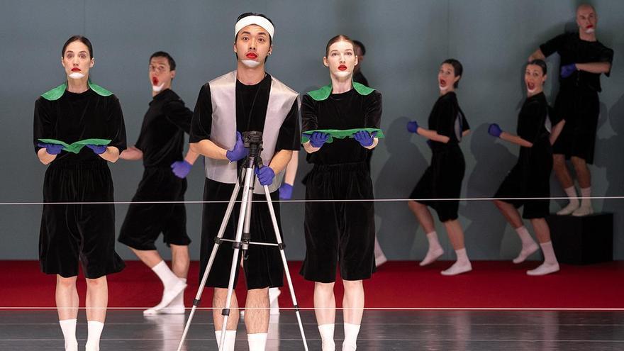 Monteiro Freitas vuelve a Sevilla con 25 bailarines del Ballet de la Ópera de Lyon para jugar al Lego en el Central