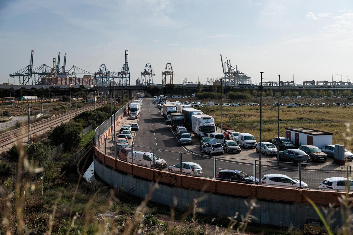 ZAL del puerto de València, con las grúas de contenedores al fondo.