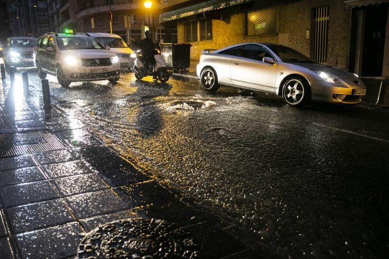 19.10.18. Las Palmas de Gran Canaria. Persistentes lluvias en la capital. Foto Quique Curbelo  | 19/10/2018 | Fotógrafo: Quique Curbelo