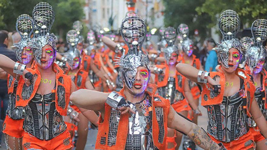 Vive el Carnaval de Torrevieja: Desfiles, música, baile y mucho más