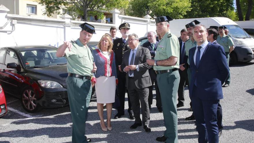 El ministro del Interior, Juan Ignacio Zoido, visitó ayer el cuartel de la Guardia Civil en Marbella.