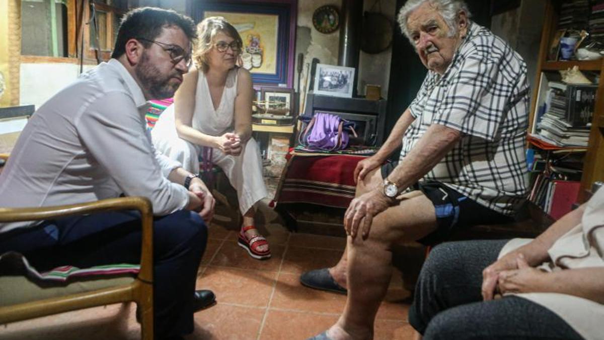 Pere Aragonés, Meritxell Serret y José Pepe Mujica.