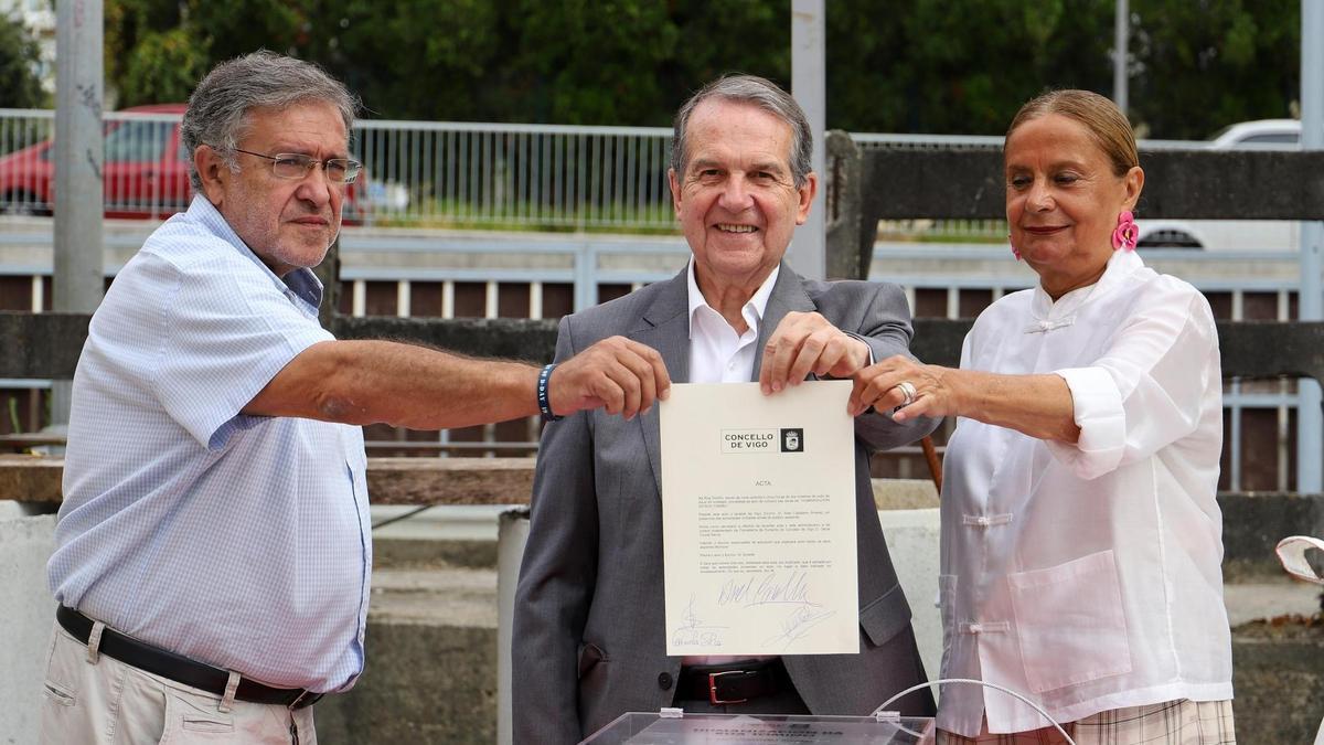 Pardo, Caballero y Silva, en el inicio de las obras de humanización de la rúa Tomiño.