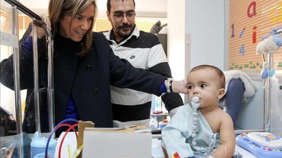 Ana Mato, en una visita al hospital infantil de Zaragoza.