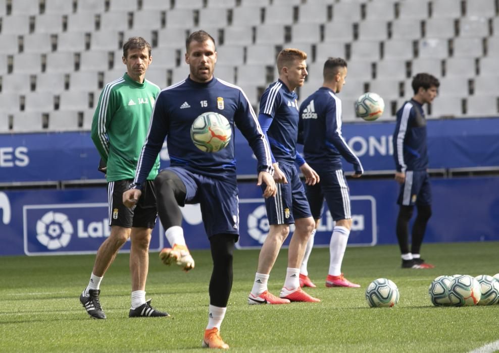 Entrenamiento del Real Oviedo de fútbol en el Carl