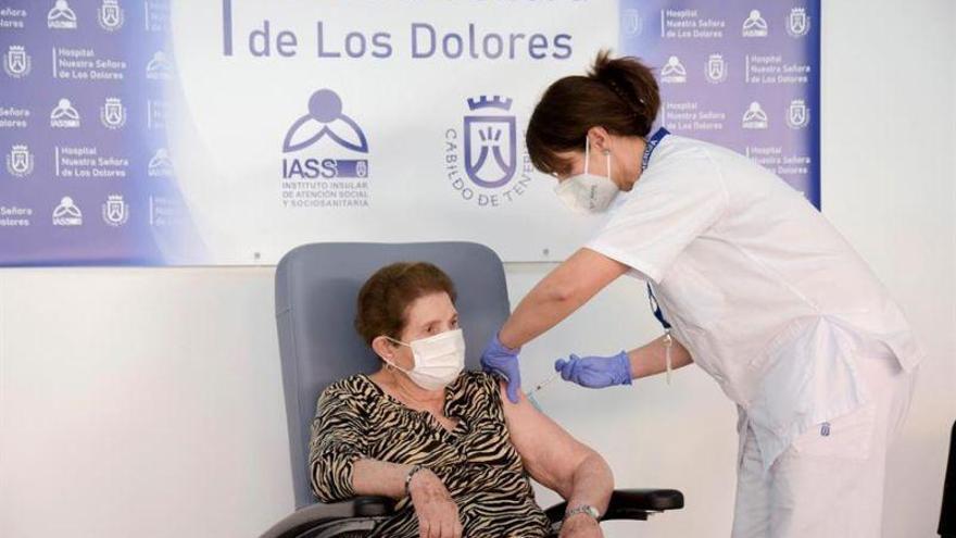 Primer día de vacunas en España: una lección de solidaridad y buen humor