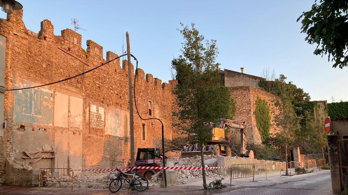 Part de la muralla del segle XIV situat entre els carrers Sota Muralla i Baixada de la Font