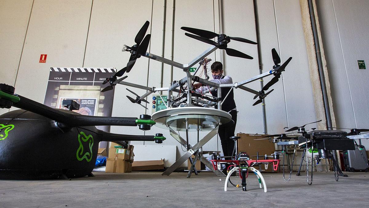 La empresa Spadrone, ubicada en la sede de Distrito Digital, en Alicante, se ha especializado en la fabricación de drones de gran capacidad.