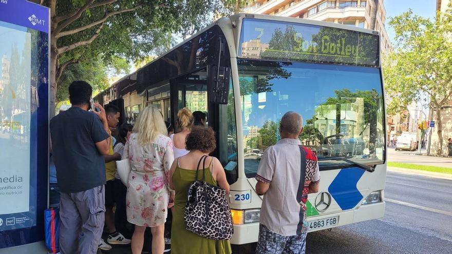 Confusión en el primer día que la tarjeta ciudadana deja de funcionar en Palma: "Pensaba que servía hasta junio. Señora, hoy es día uno"