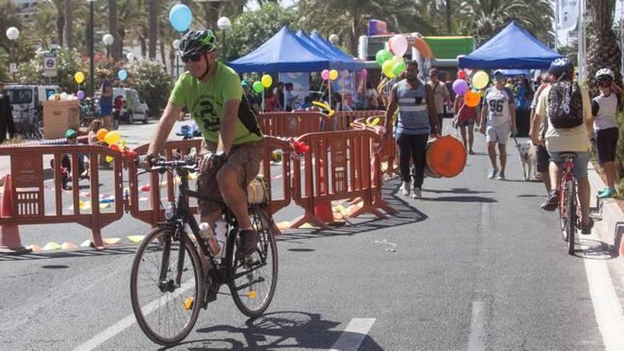 Las bicis vuelven a tomar por un día la fachada litoral