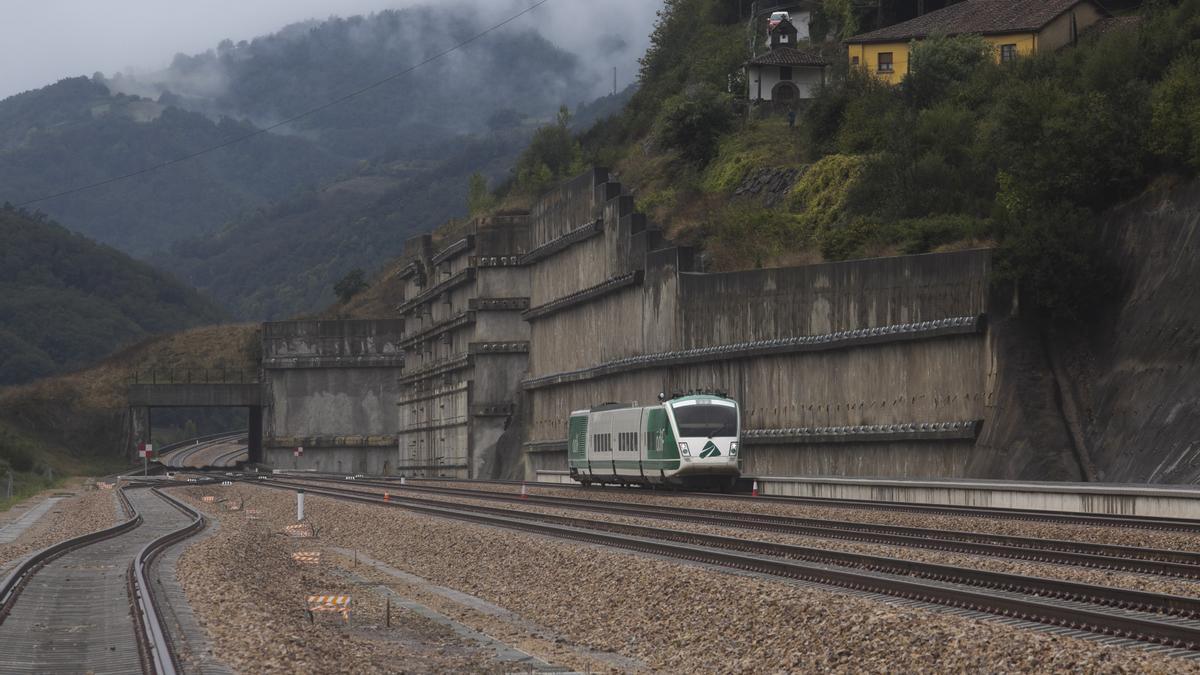 Día histórico para Asturias: Adif inicia las pruebas en los túneles de la variante de Pajares