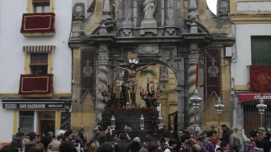 La Expiración desafía a la lluvia y celebra su centenario en la Catedral