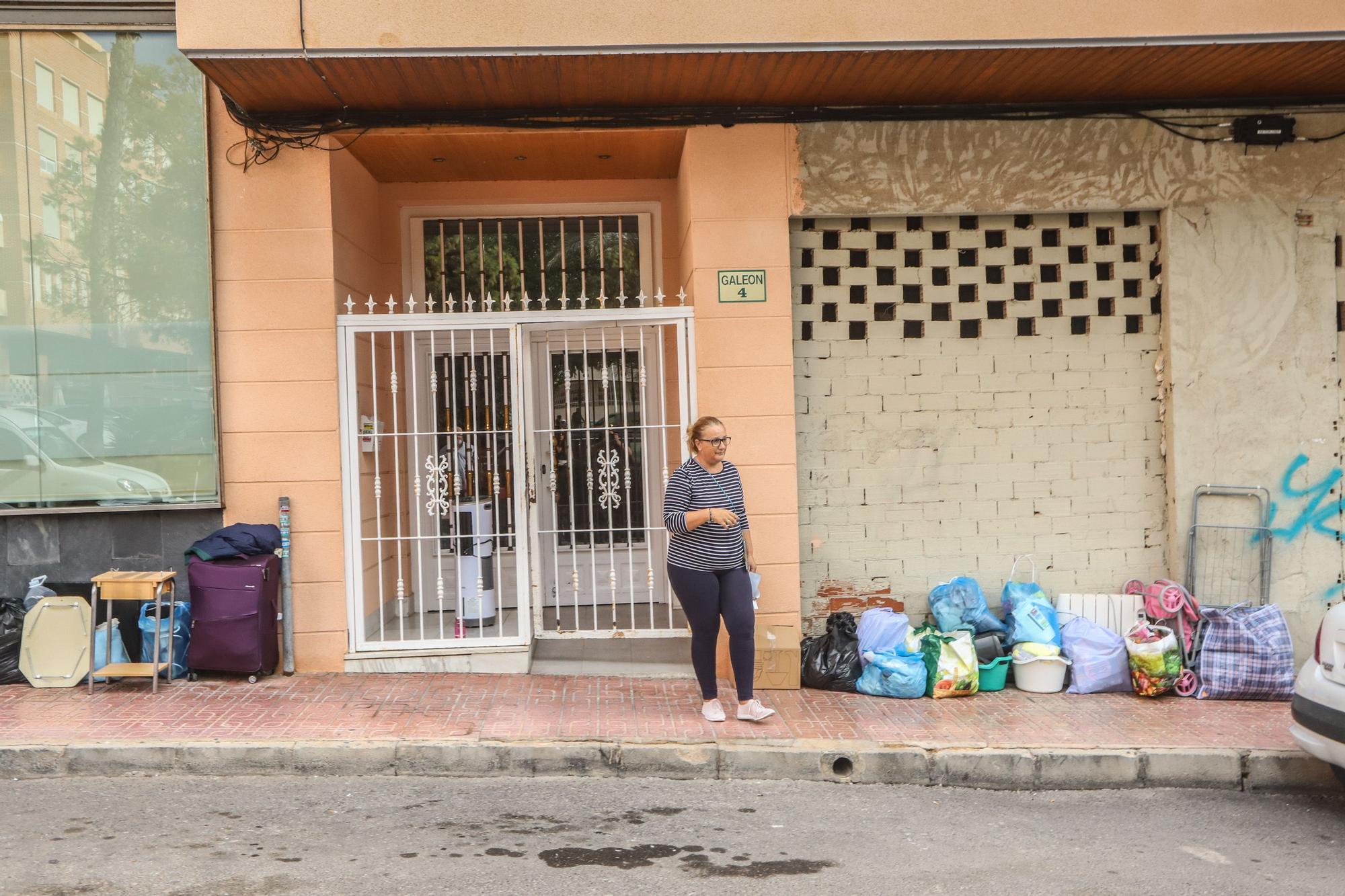 La PAH frena en Torrevieja un desahucio de una familia vulnerable con dos menores