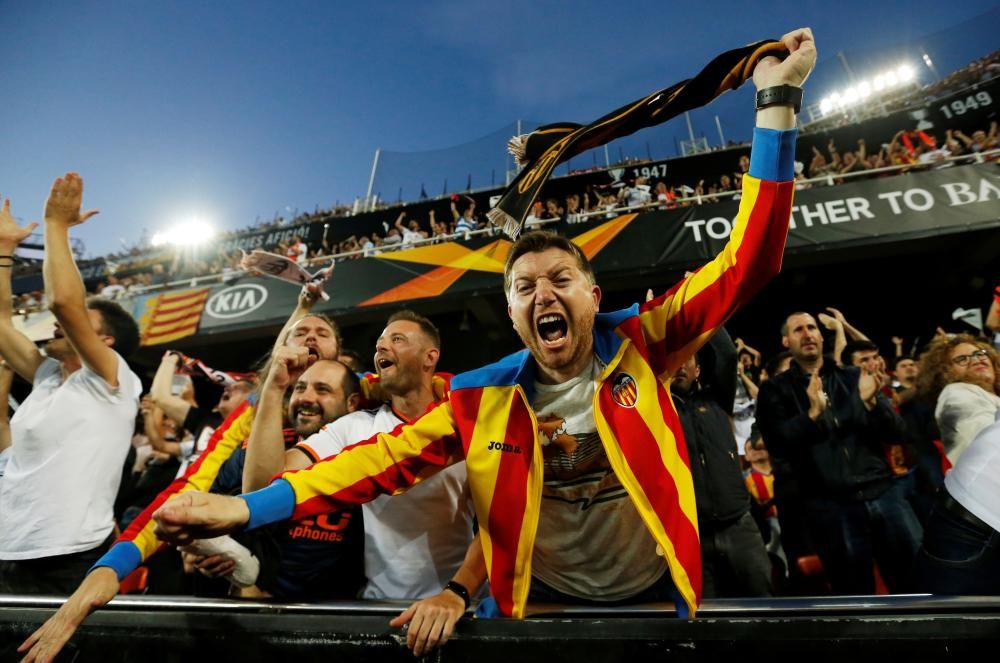 Aficionados del Valencia CF en la semifinal ante el Arsenal