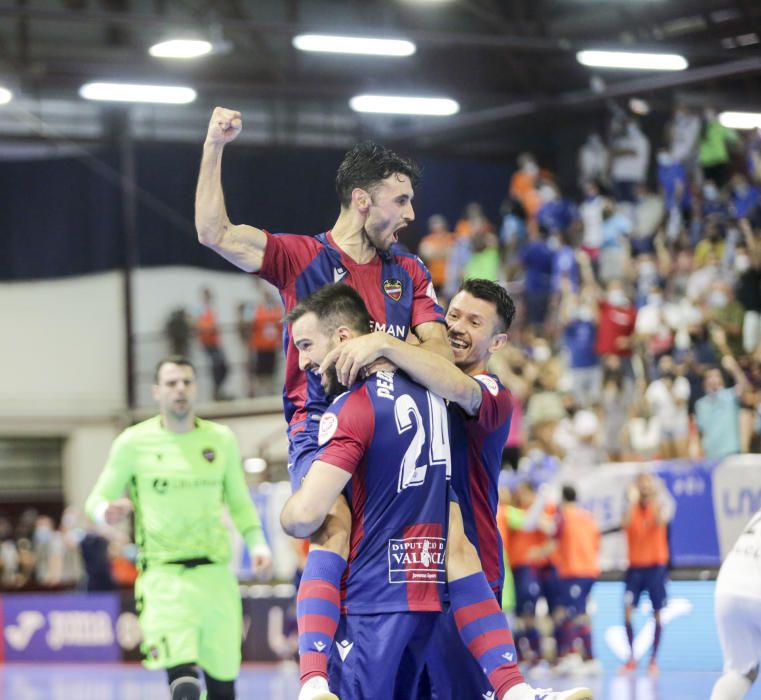 Levante - Valdepeñas: Las mejores fotos del duelo