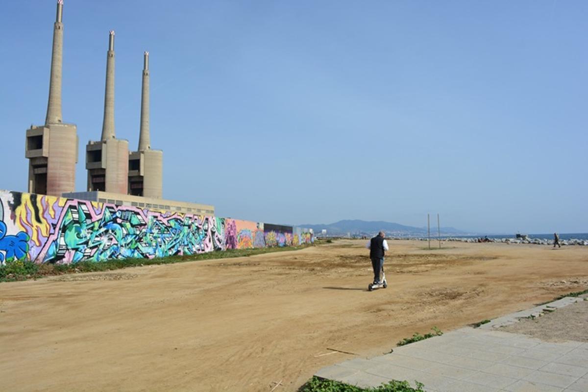 Playa de Sant Adrià, ante las Tres Xemeneies.
