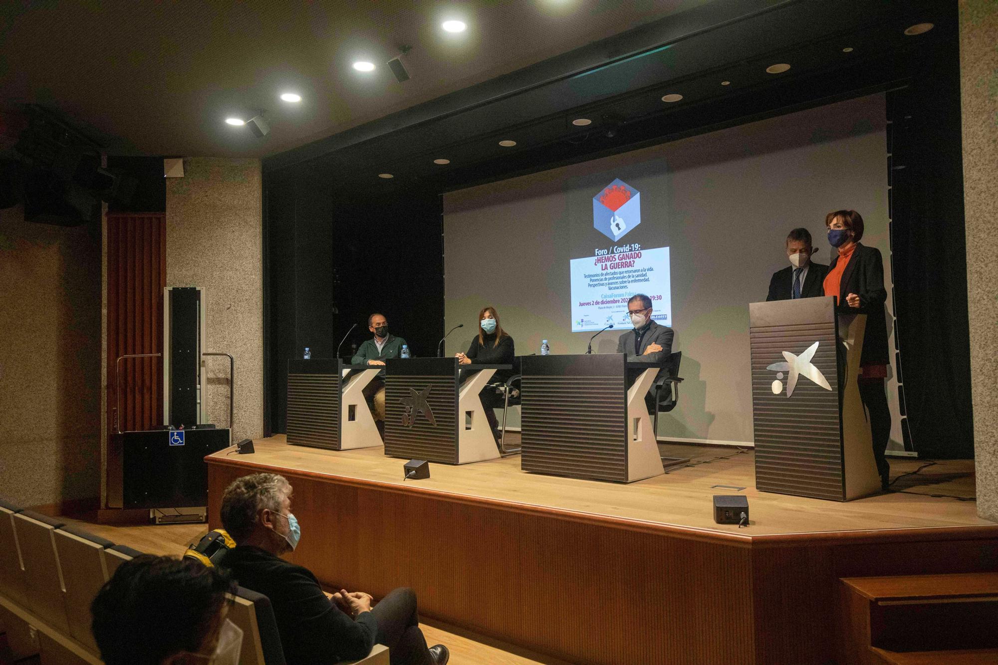 Foro de ponencias sobre el coronavirus organizado por Baleares Sin Fronteras en el CaixaForum de Palma