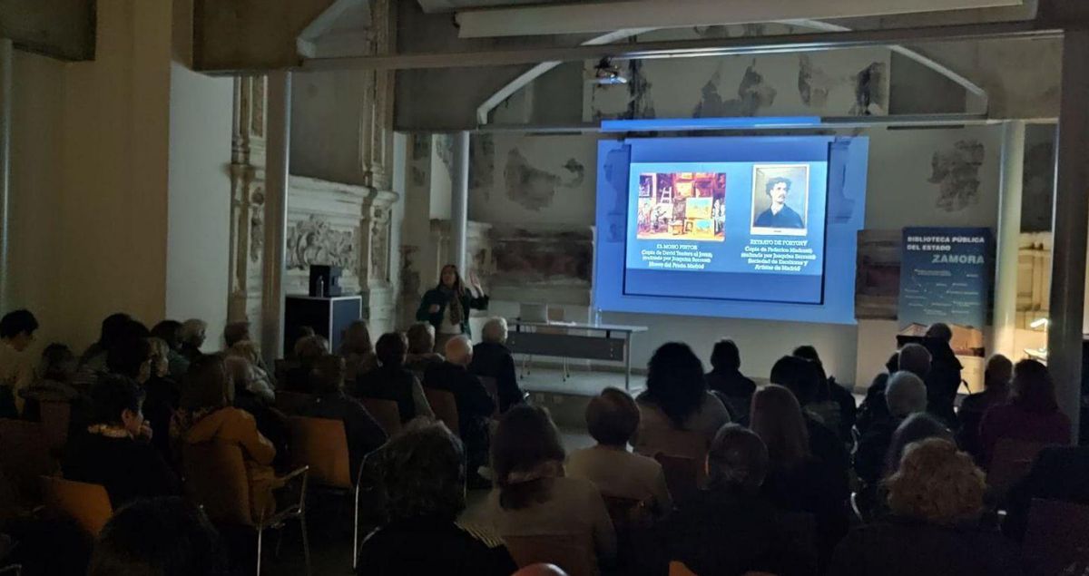 Un momento de la conferencia en la Biblioteca Pública de Zamora. | J. N.
