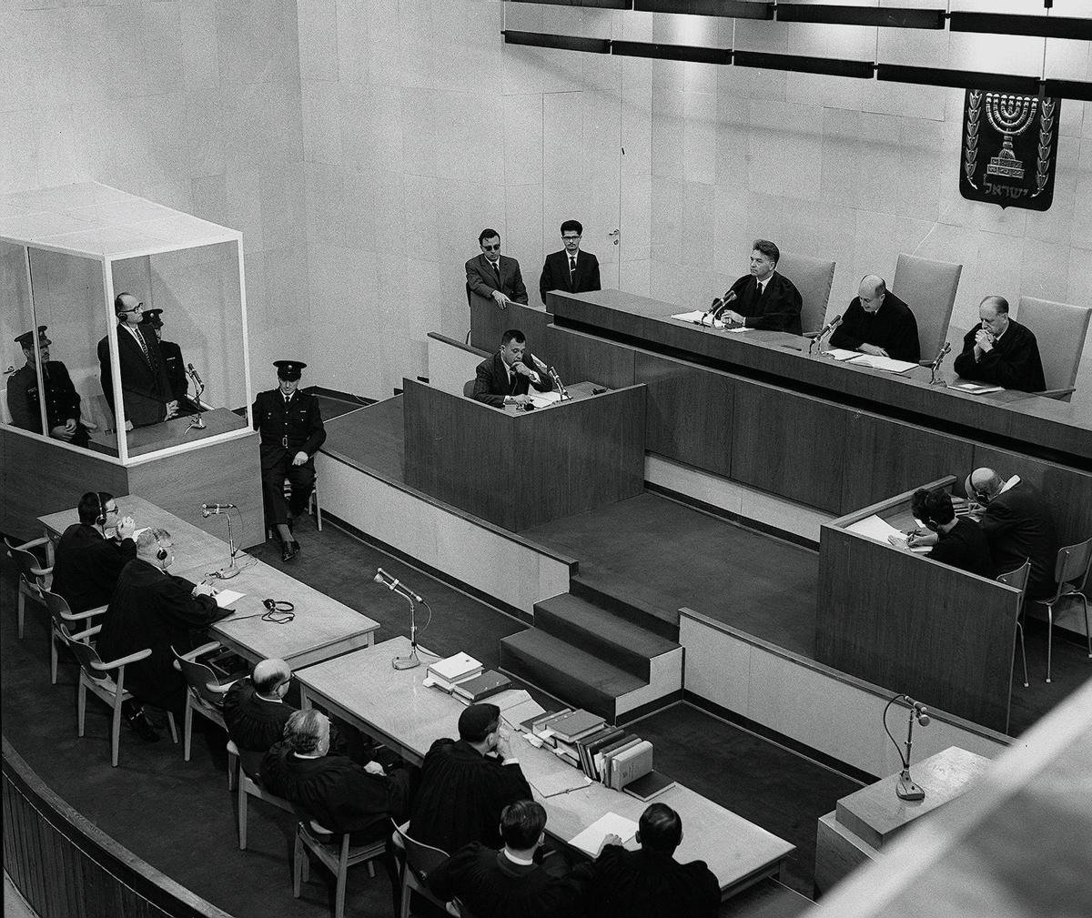 Adolf Eichmann es condenado a muerte en Jerusalén el 15 de diciembre de 1961.