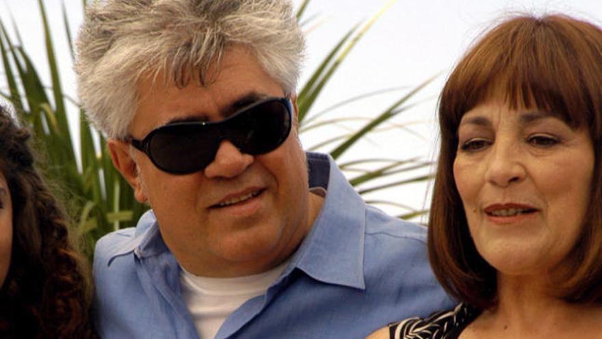 Carmen Maura y Pedro Almodóvar, en una foto de la promoción de &#039;Volver&#039;.