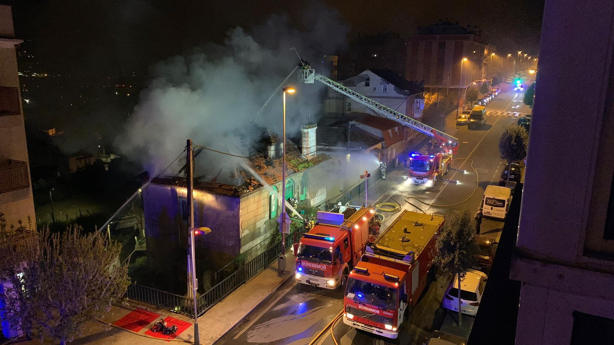 Incendio de madrugada en una casa okupa de Ramón Nieto