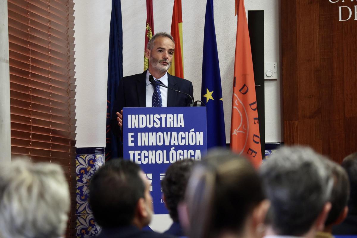 El rector de la UMU, Samuel Baixauli, durante su discurso de bienvenida.