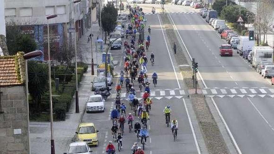 Los participantes a su paso por Beiramar, en Pontevedra.  // N. Parga