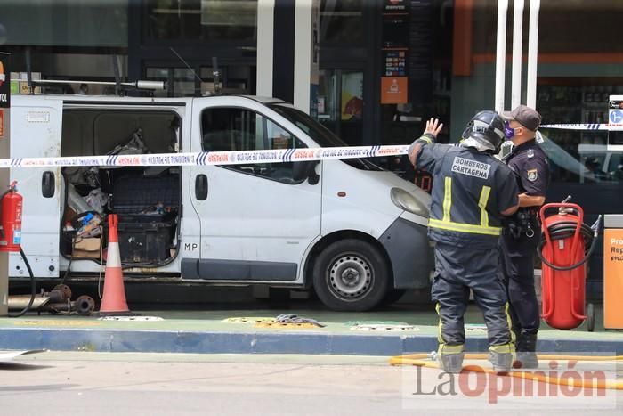 Explosión en una gasolinera de Cartagena