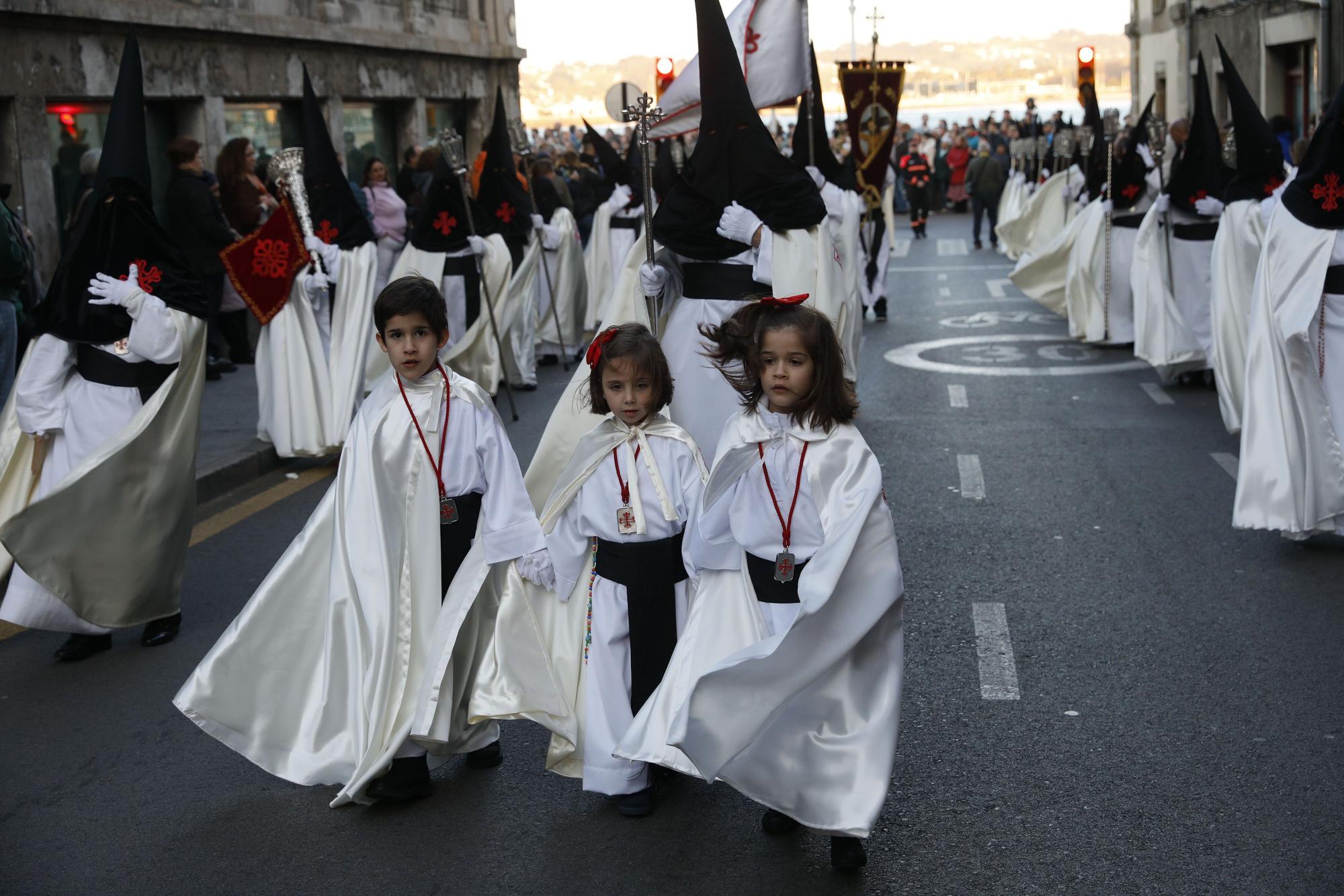 En imágenes: Así fue la multitudinaria procesión del Jueves Santo en Gijón