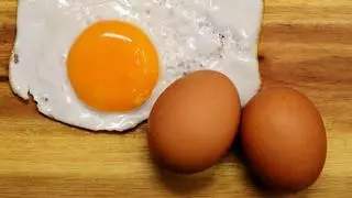 Secretos del huevo campero: por qué los hay de doble yema y no se venden en las tiendas
