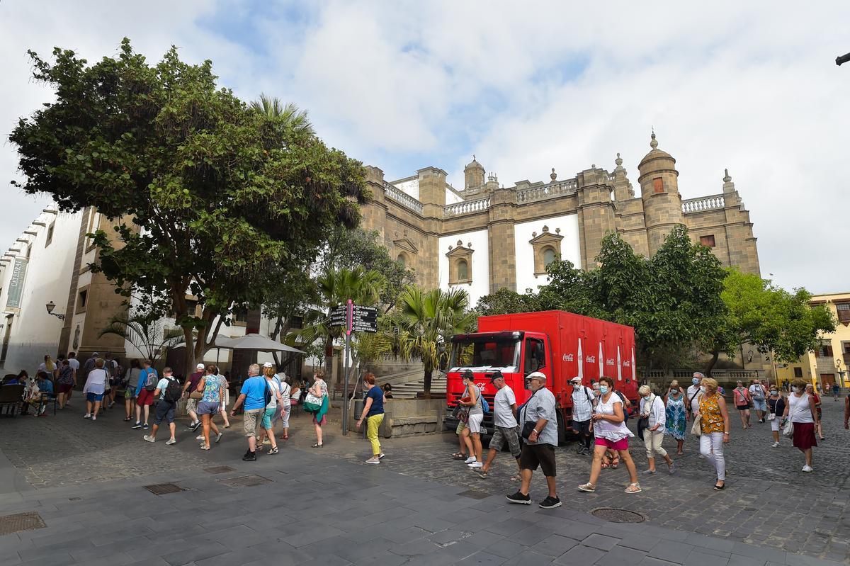 Imagen de archivo de turistas de visita en Vegueta, en Las Palmas de Gran Canaria.