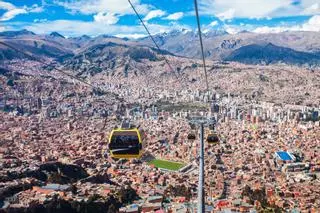 El teleférico urbano más alto y largo del mundo no está dónde pensabas