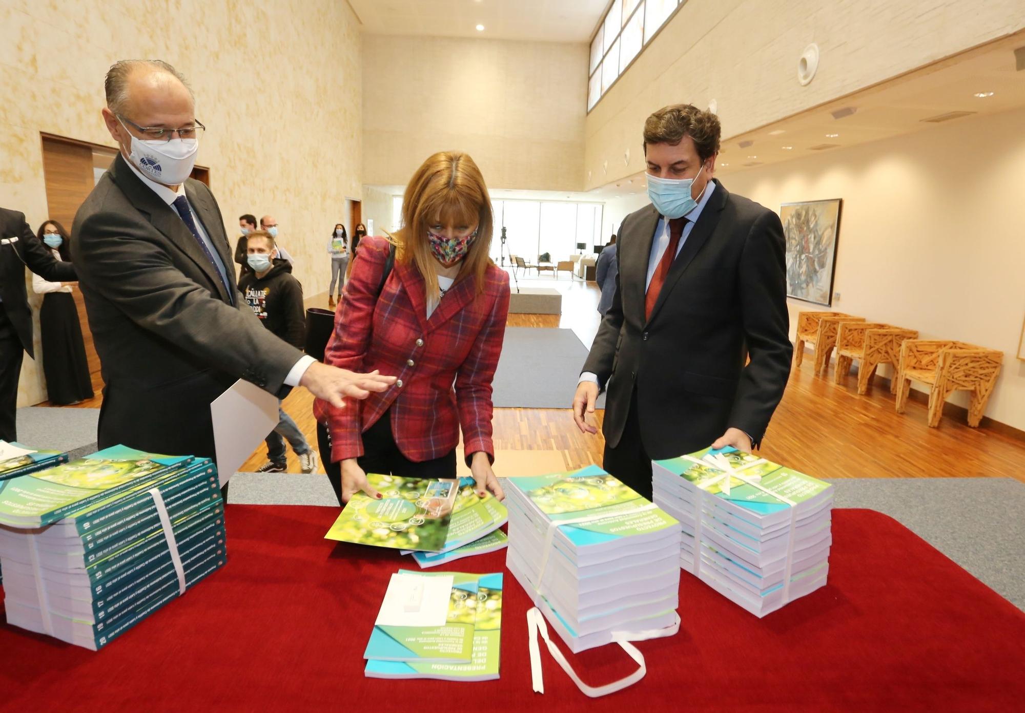 El registro del proyecto de ley Presupuestos en las Cortes de Castilla y León, en imágenes