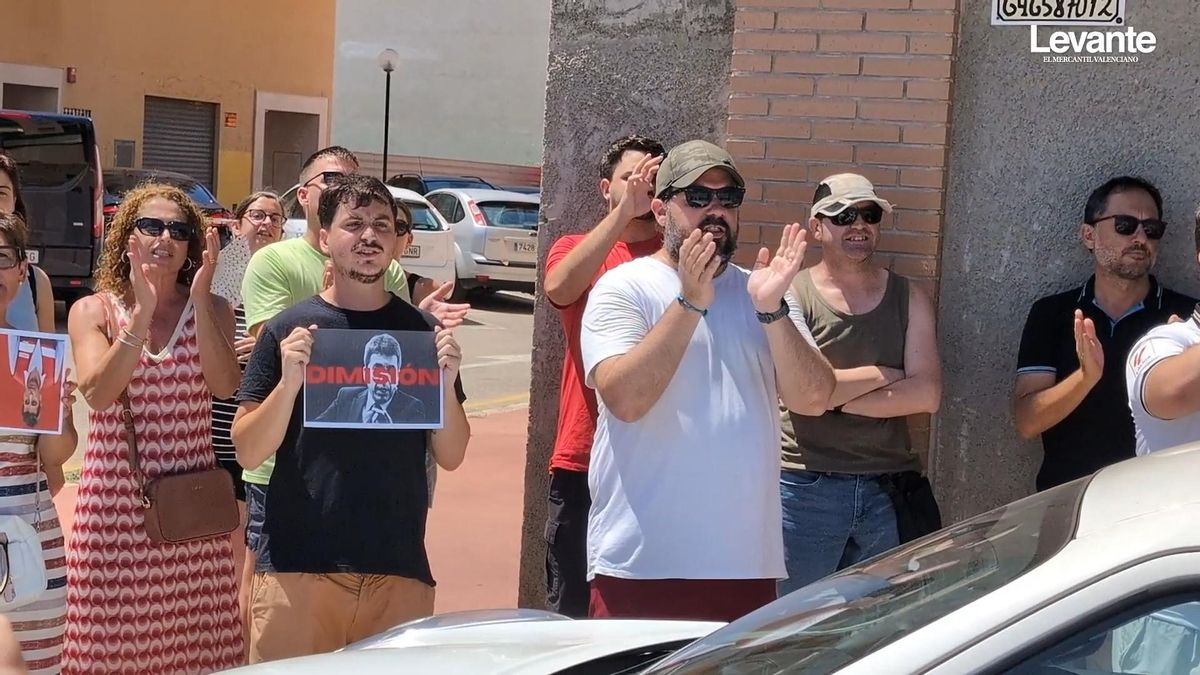 Protestas contra Carlos Mazón en Oliva